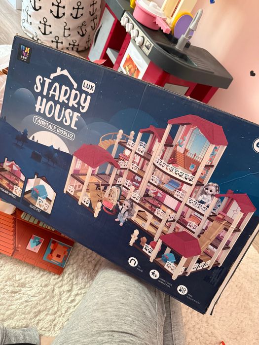 Большой кукольный домик