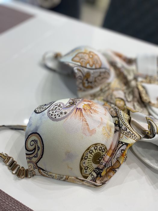 Чисто нов луксозен бански River Island с колан