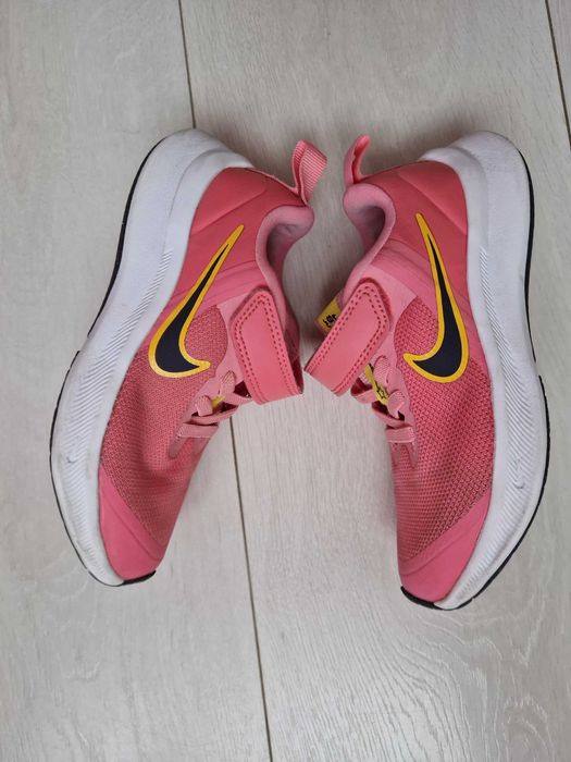 НАМАЛЕНИ Розови маратонки Nike 28