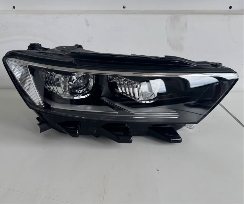 Десен фар Volkswagen VW T-Roc LED