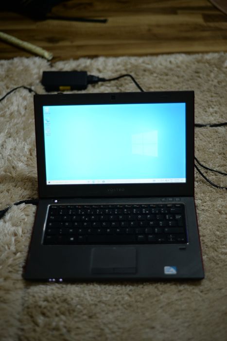 Laptop Dell Vostro 3360 pornește