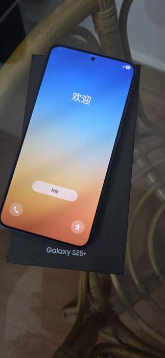 Samsung Galaxy S25+ 256GB – Ca nou / Impecabil – 12GB RAM – 5G 
V