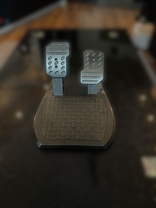 Волан и педали на Ferrari