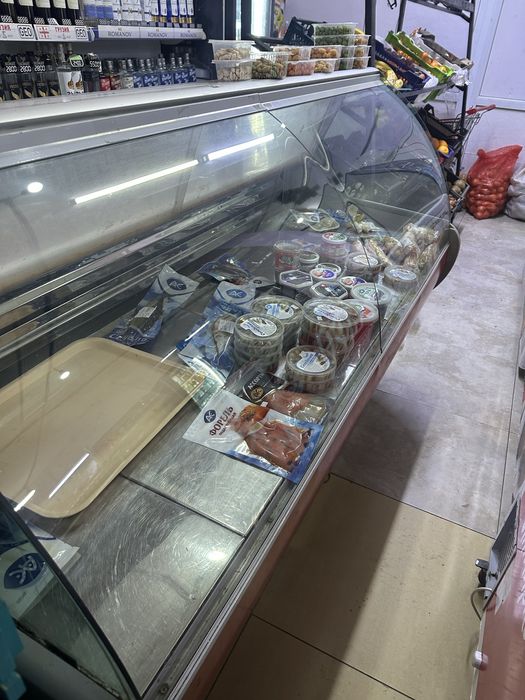 Продам витринный холодильник б/у
