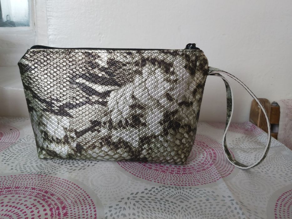 Косметика  Косметичка канишка