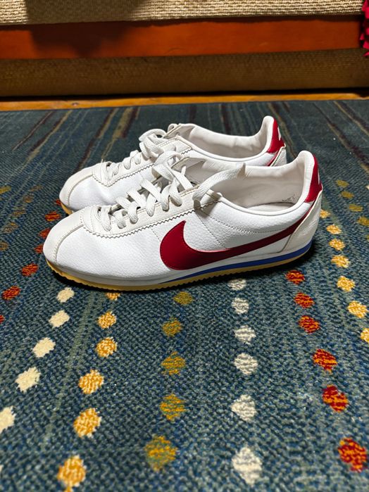 Vand adidasi Nike