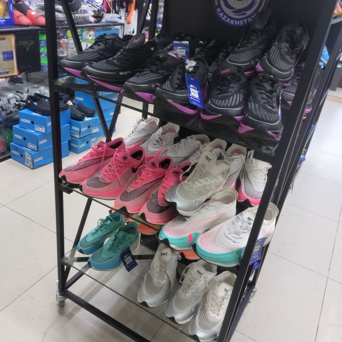 Продам кроссовки