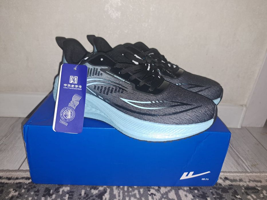 Кроссовки, размер 43.