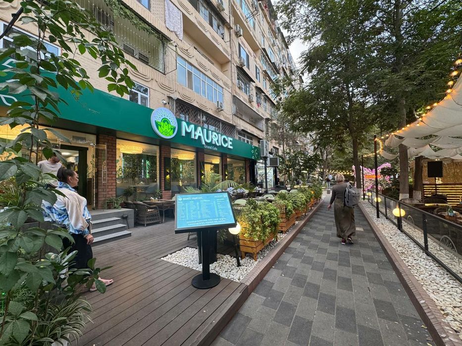 ПРОДАЁТСЯ Ресторан с арендатором, 185 м² + терраса 400 м², 1 линия