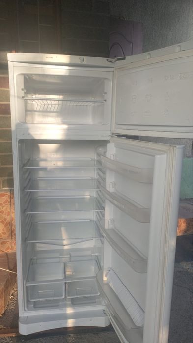 Продам холодильник INDESIT