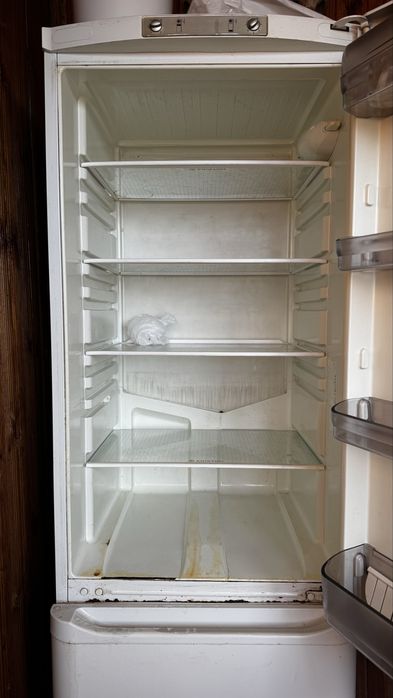 Холодильник б/у Ariston