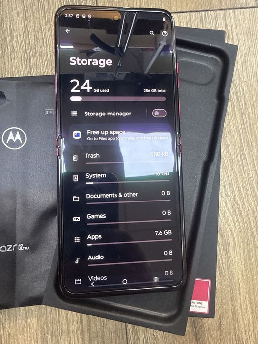 Motorola razr 40 ultra 8/256gb viva magenta Перфектен!