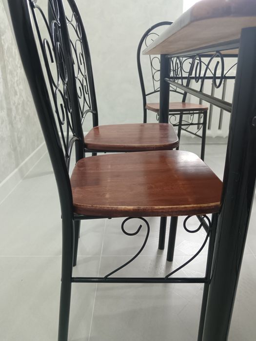 Стол с 6 стульями