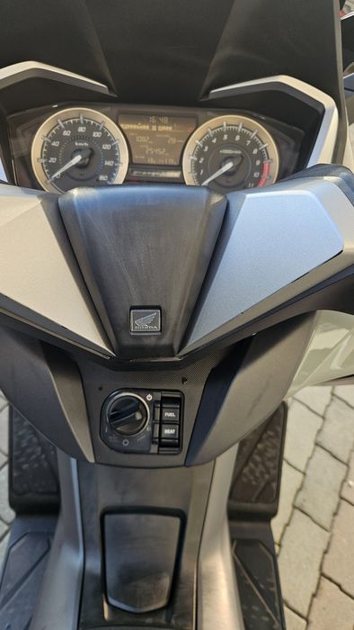 Vand scuter Honda Forza 350 sau Yamaha XMax 300