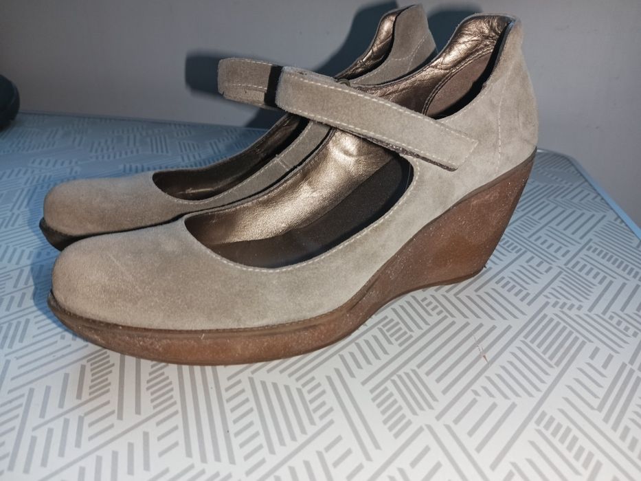 Дамски велурени обувки