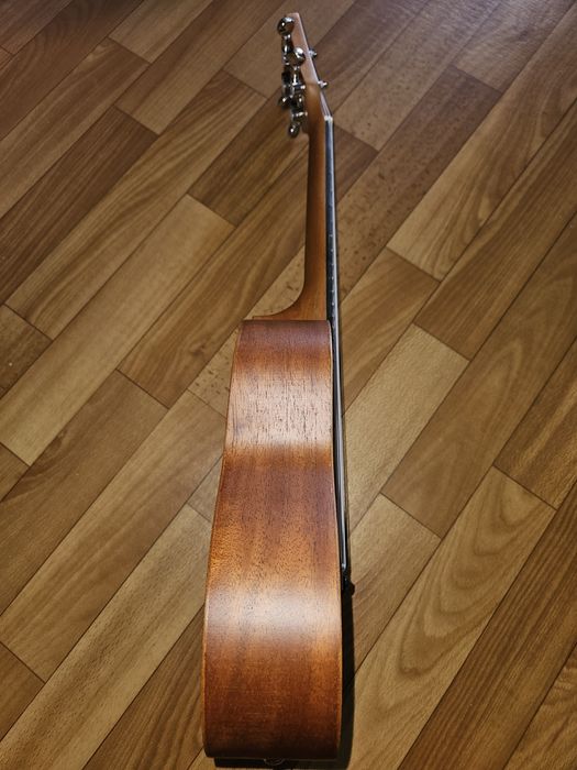 Продам укулеле срочно!