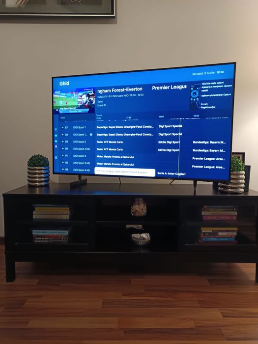 set comoda + masuta neagra cu blat de sticla