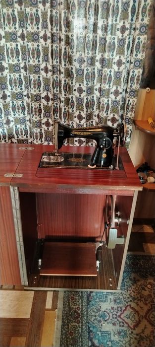 Продам швейную машинку.