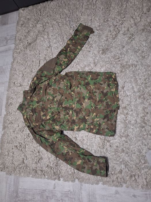 Vând veston combat nou