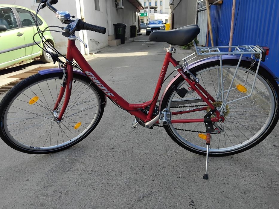 Vând bicicleta din aluminiu pentru damă