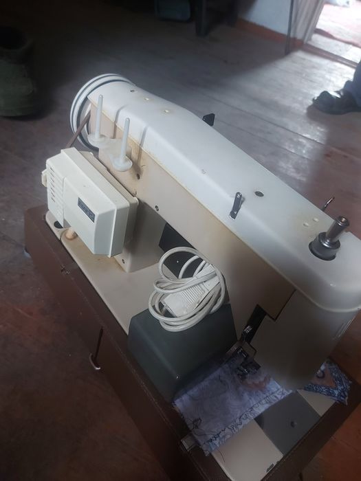 Швейная машинка RADOM