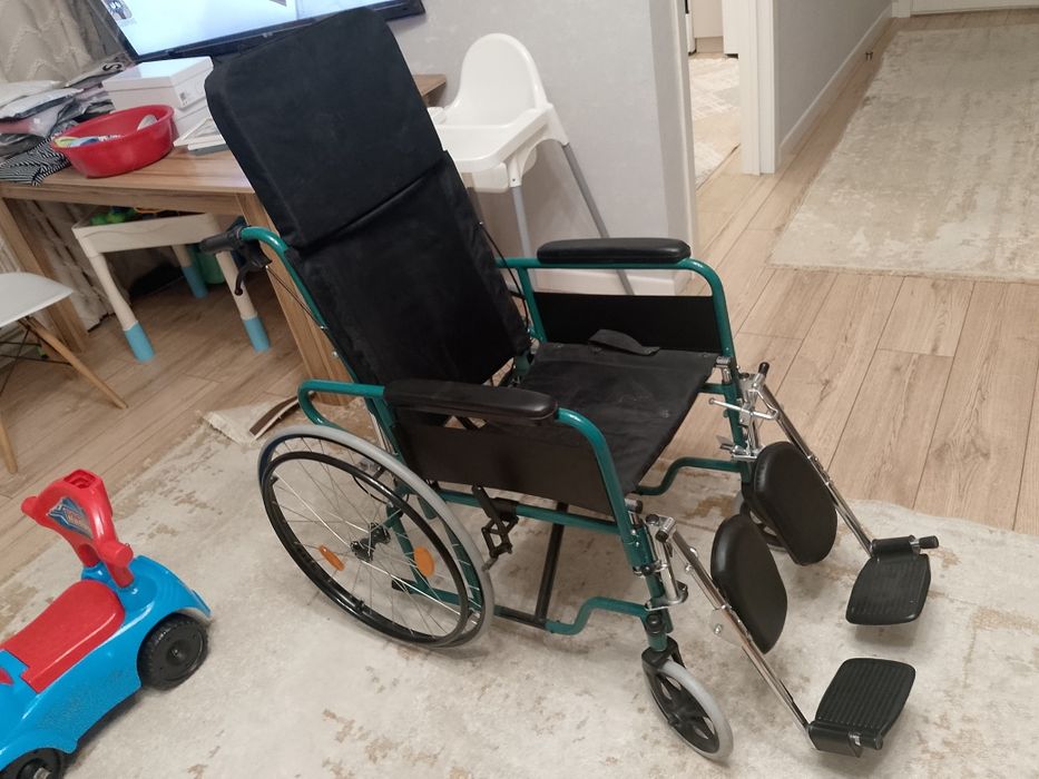 Инвалидная коляска в отличном состоянии
