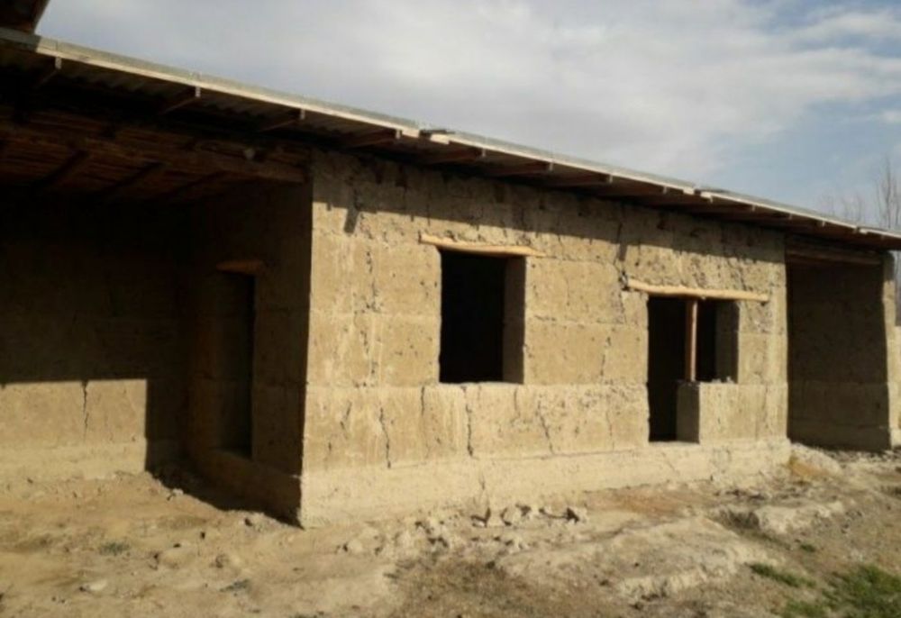 Уй жой сотилади.