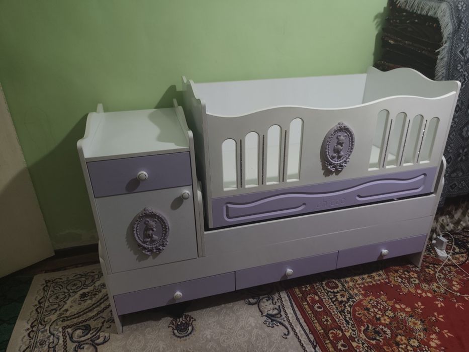 Bolalar belanchagi va shkafi