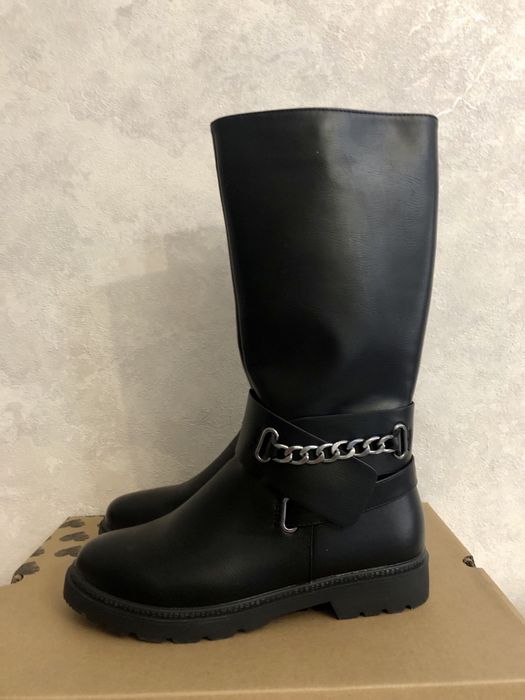 Новые. Стильные весенние сапоги