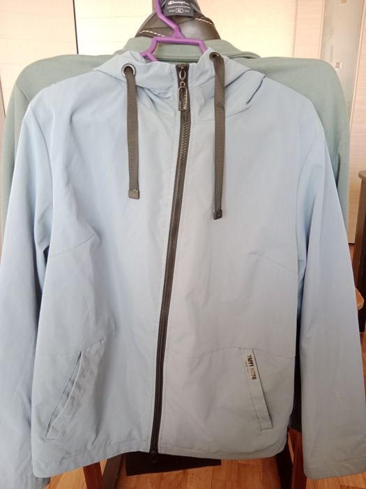 Ветровка женская