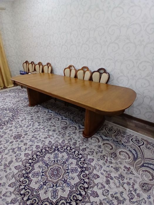 Стол для гостиной без стульев