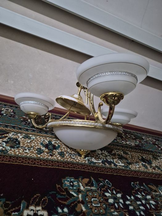 Люстра сатылады.