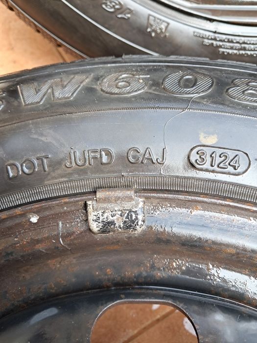 Зимни гуми за Голф 4  185/65 R14 с метални джанти 5×100