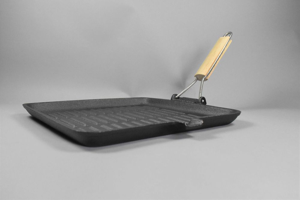 Чугунен грил тиган