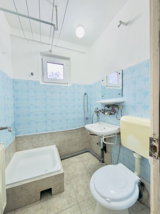 Apartament de vanzare cu 2 camere in zona Florilor ,et 1/4 Ale.Mimozei