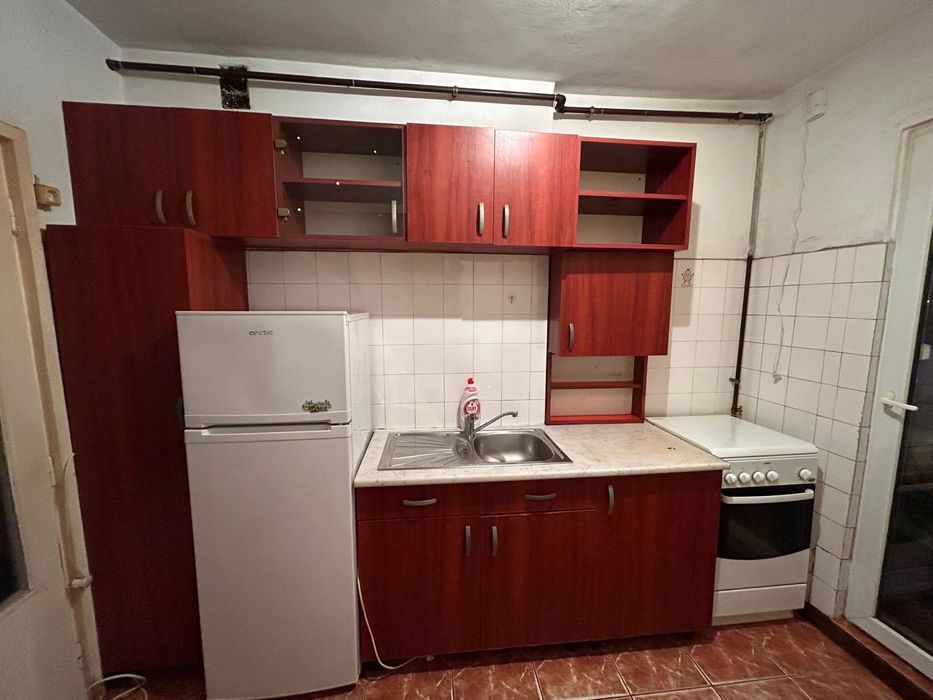 Mobila bucatarie + frigider si masina de spalat
