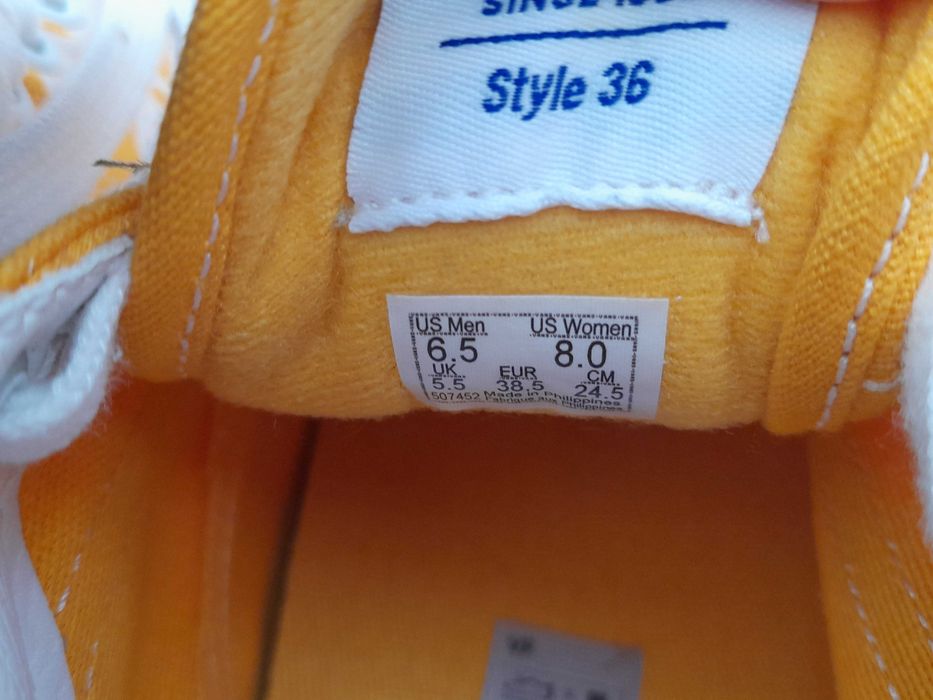 Оригинални кецове Vans от Англия 38.5,но отговарят на 37.5-38 номер