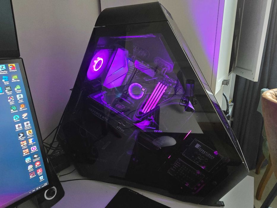 Уникален геймърски компютър RTX 4090 / Ryzen 7 5800X / 32GB RAM / Jonsbo TR03-G