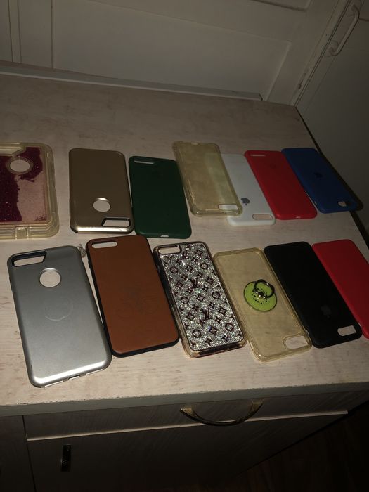 Продам чехлы на Айфон 8+ , 7+.