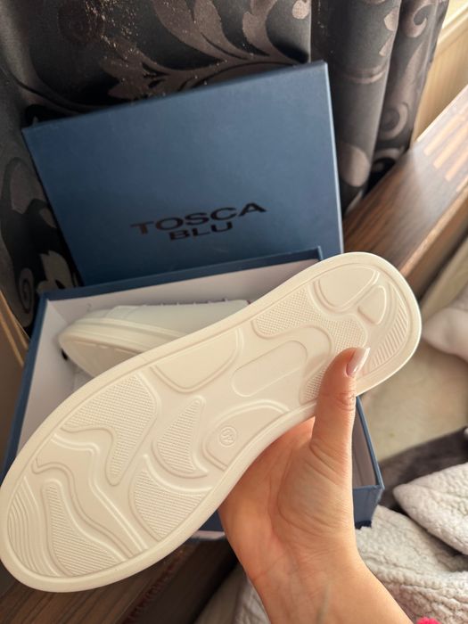 Сникърски Tosca Blu