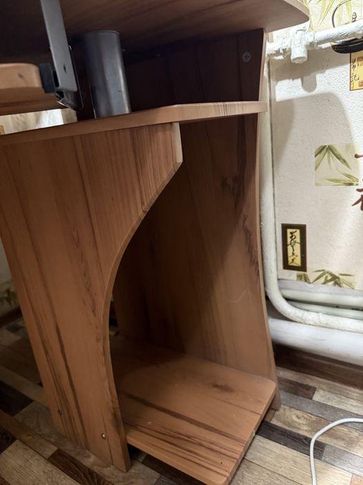 Угловой компьютерный стол