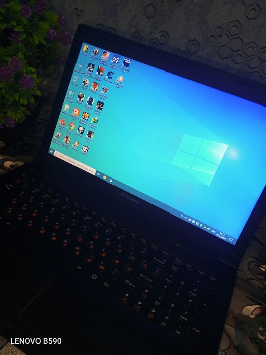 Ноутбук сотилади