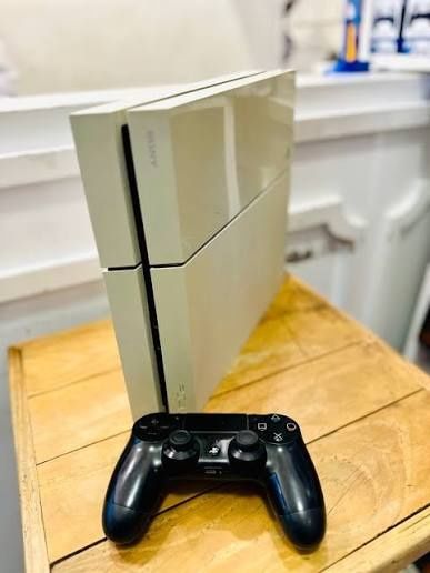 Playstation 4 Прошитая  25 игр закачено