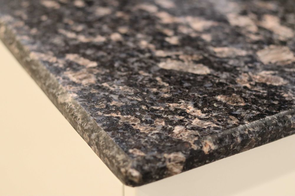 Blaturi din granit și marmură. Bucătărie, lavoar, polițe, masă.