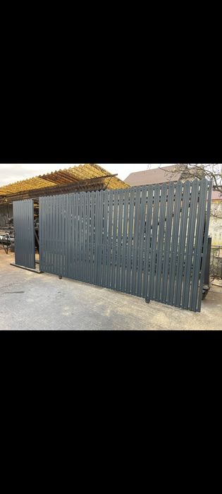 Vand poartă din fier