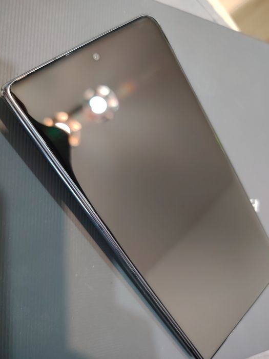 Продавам Honor Magic V3