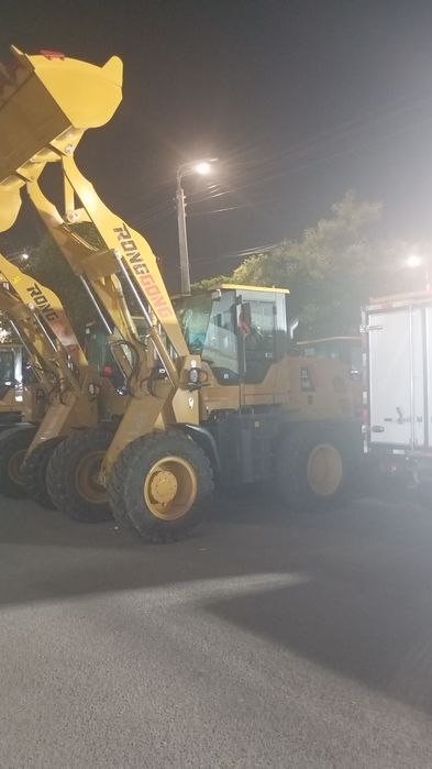 Фронтальный погрузчик сотилади 1,5