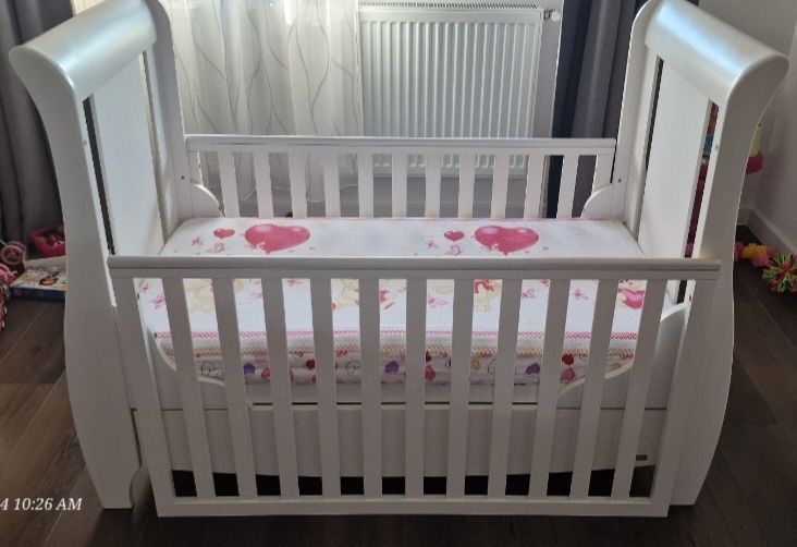 Vând Pătuț 3în1 [bebelusi/Pat Junior/Sofa chic]și scaun de servit masa