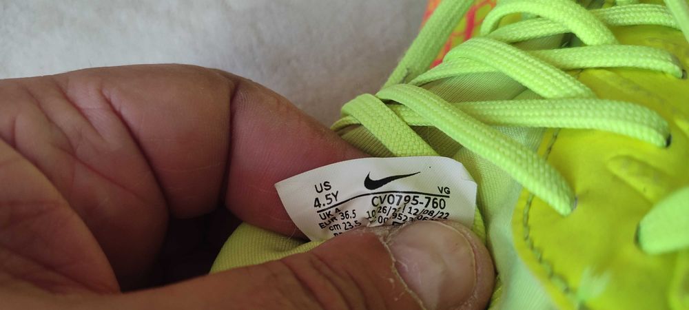 Бутонки NIKE Mercurial размер 35 и размер 36,5  и   ADIDAS размер 32