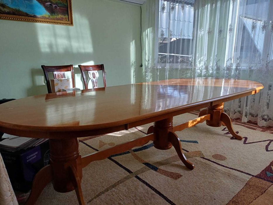 Стол гостевой на 15 персон.